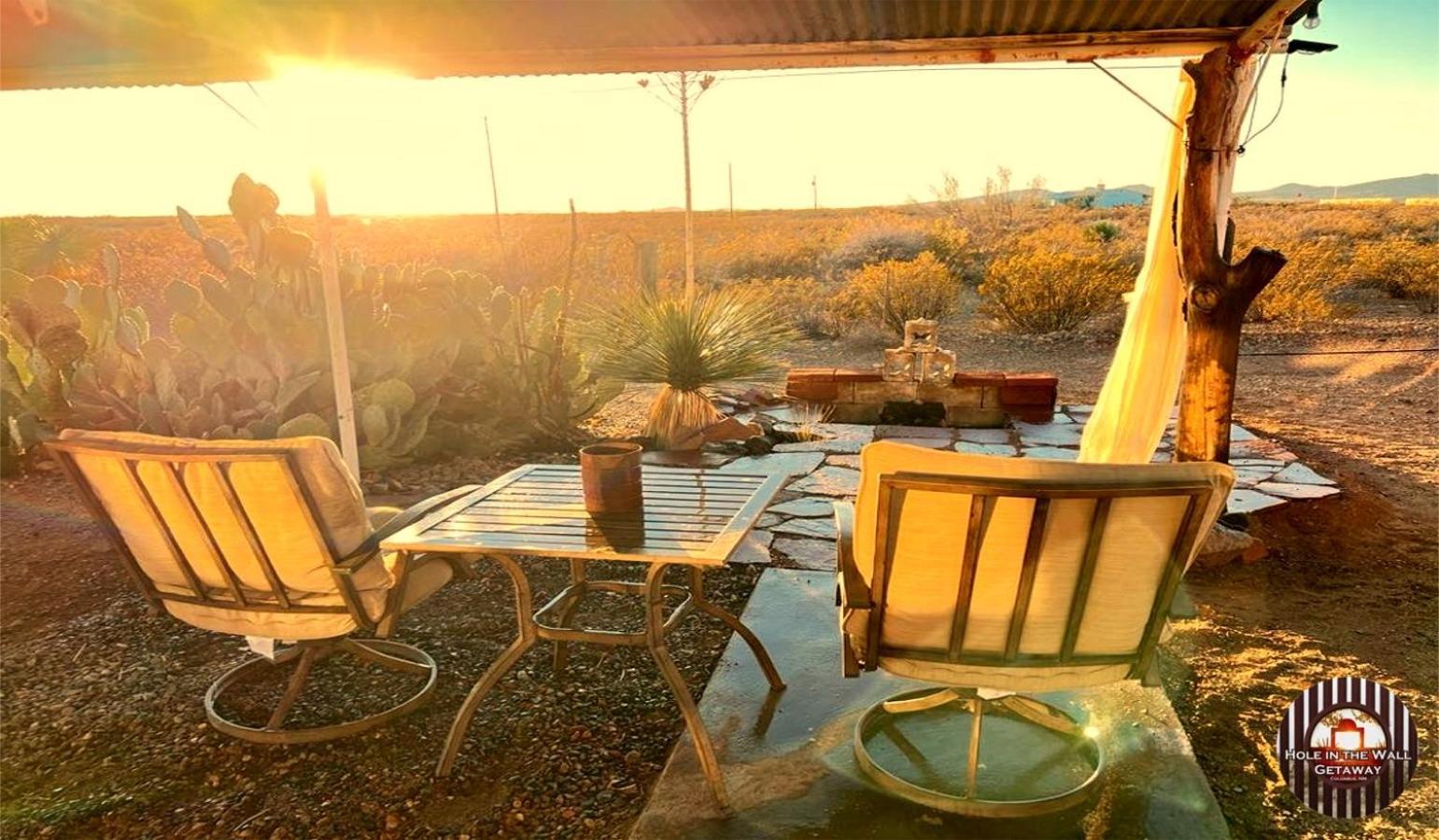 Hole In The Wall Getaway - Usa Mexico Border Bed And Breakfast Columbus Exterior foto