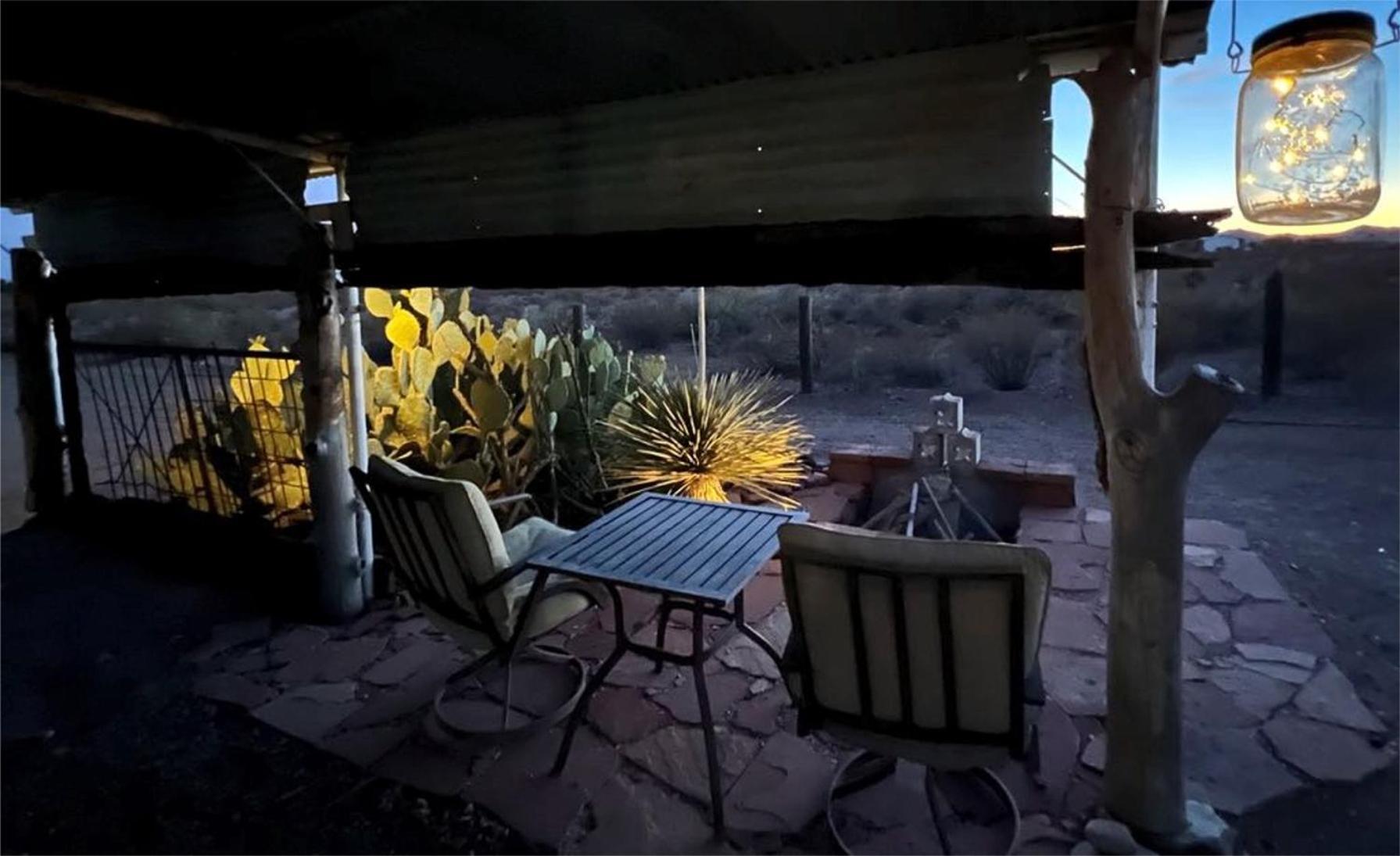 Hole In The Wall Getaway - Usa Mexico Border Bed And Breakfast Columbus Exterior foto